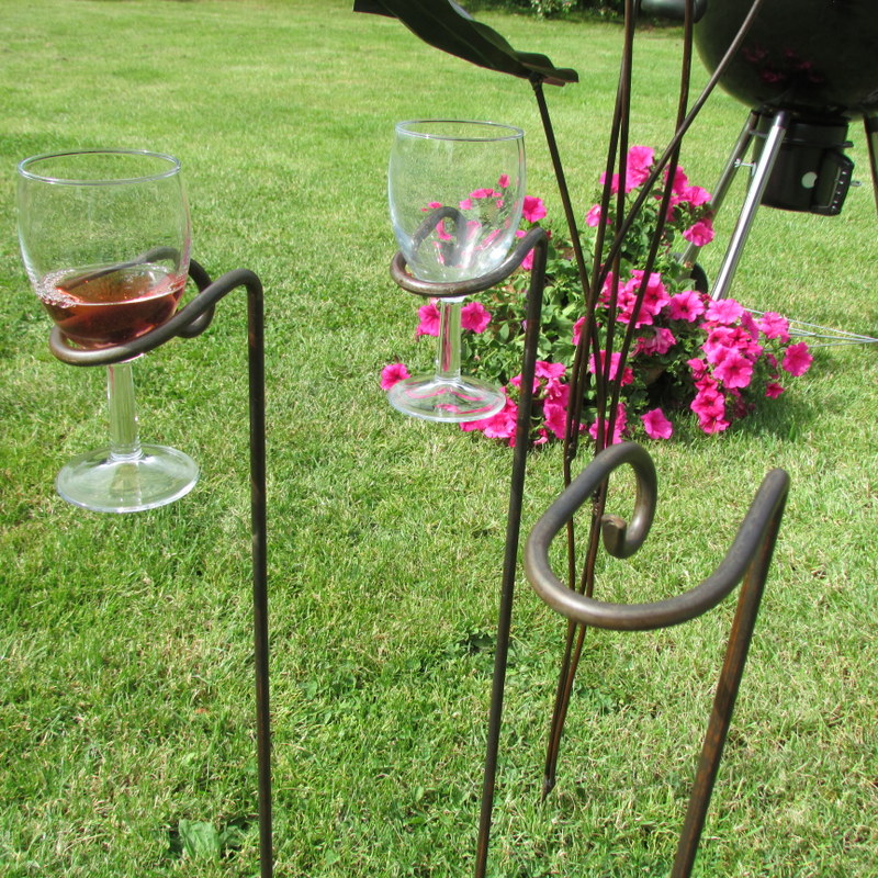 Unique Metal Wine Bottle Holder – Outdoor Garden Stake, Holds 10 Bottles, 2 Feet Tall